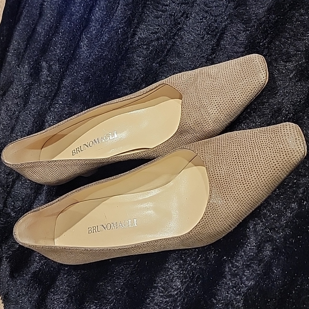 BRUNO MAGLI BROWN PUMPS BUMPS SZ 8